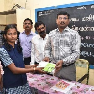 திருவண்ணாமலை அரசு மாதிரி மேல்நிலைப் பள்ளியில் மாணவர்களுக்கு கையடக்க கணினியை மாவட்ட ஆட்சியர் வழங்கினார்!