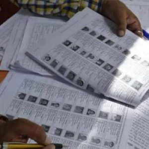 வாக்காளர் பட்டியலில் உங்கள் பெயர் உள்ளதா? முதலில் உறுதி செய்யுங்கள்