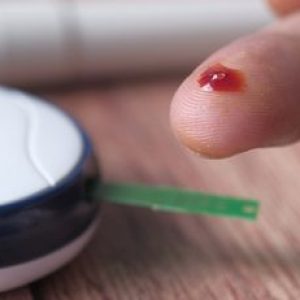 Low Blood Sugar (Hypoglycemia): Early Warning Signs, Symptoms, and When to Act