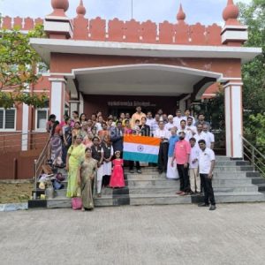 போளூர் நீதிமன்ற வளாகத்தில் மாவட்ட நீதிபதி சல்மா தேசியக் கொடி ஏற்றம்!